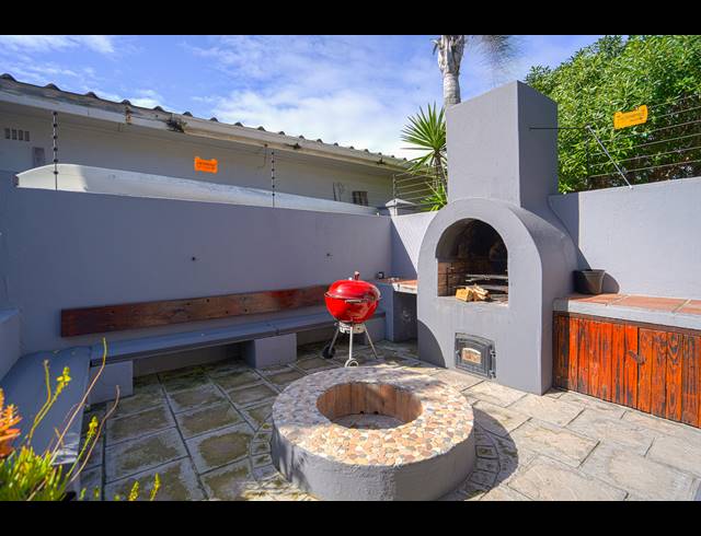 456M² GUESTHOUSE FOR SALE IN MELKBOSSTRAND CENTRAL
